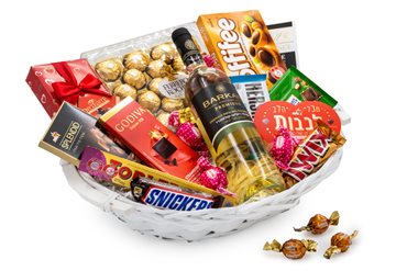 סלסלת מתוקים ויין ברקן